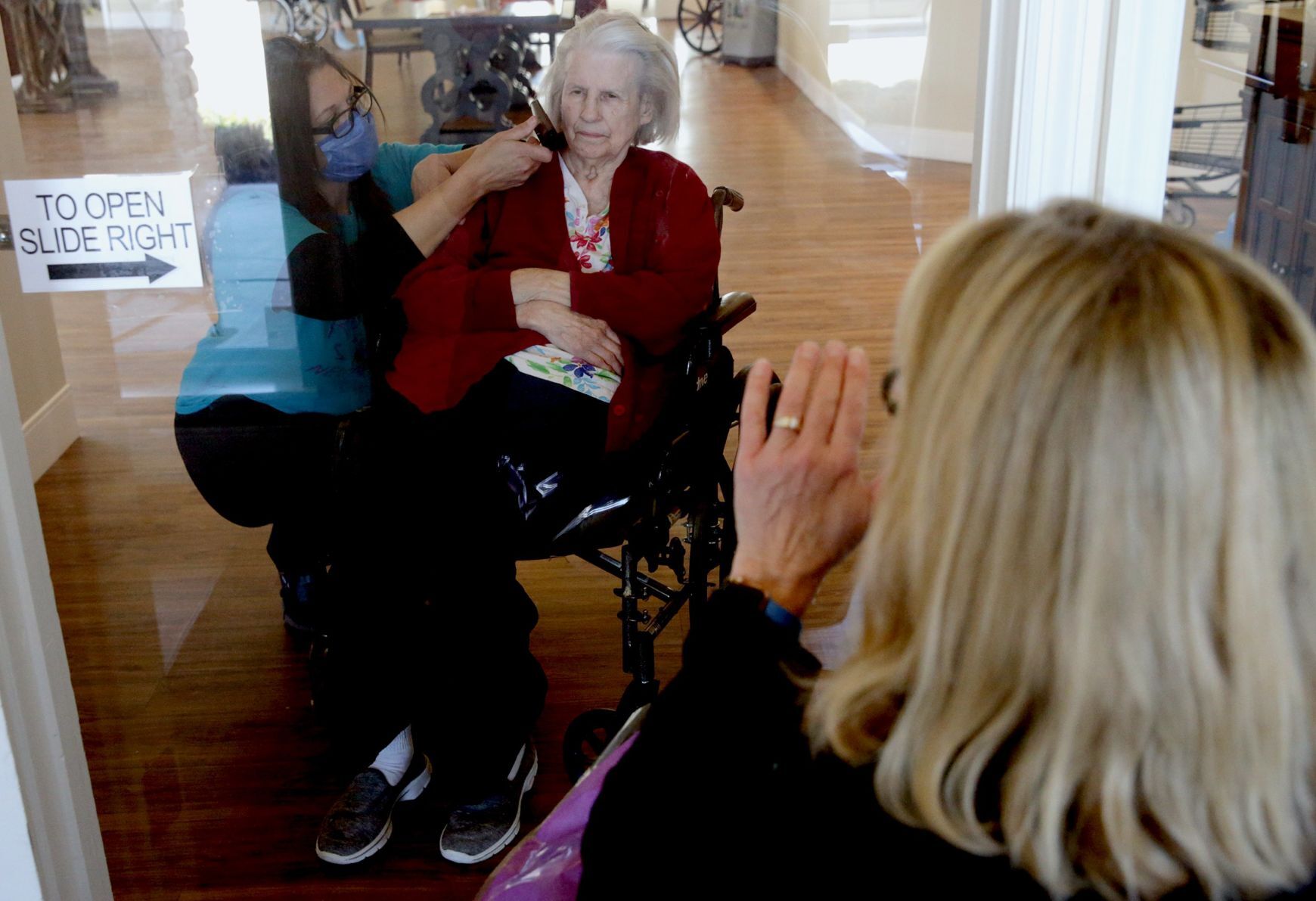 Families enjoy new indoor plexiglass visits at Cottages of Lake St. Louis